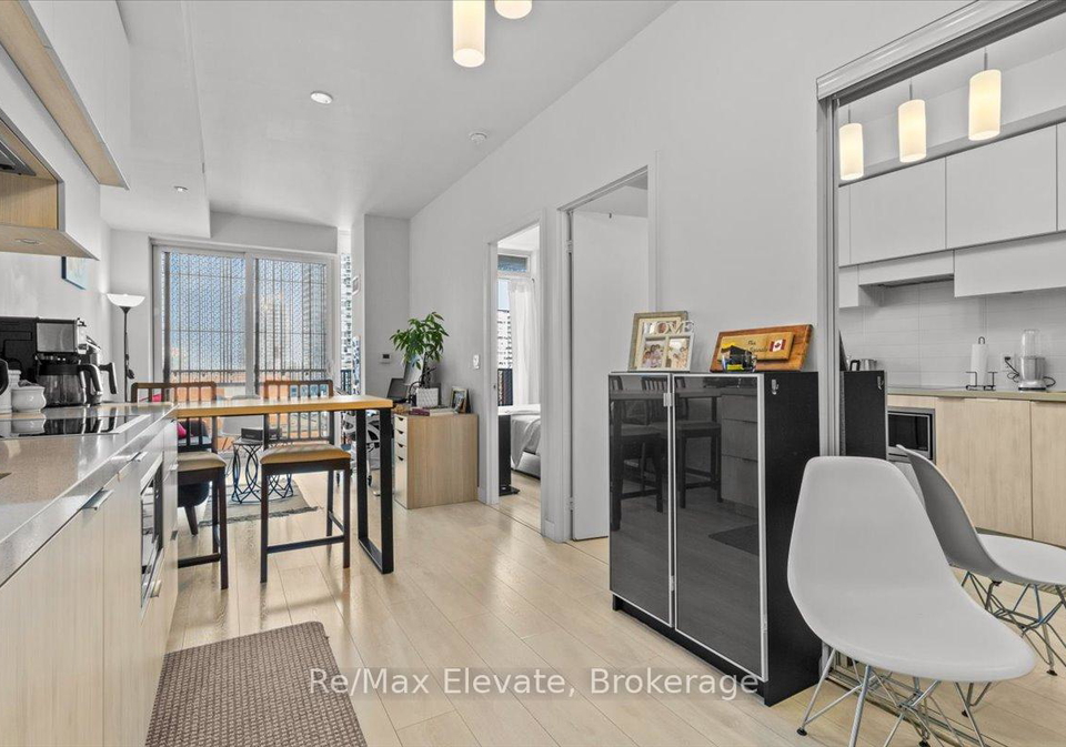 8-eglinton-avenue-e-toronto-ontario-c12713294