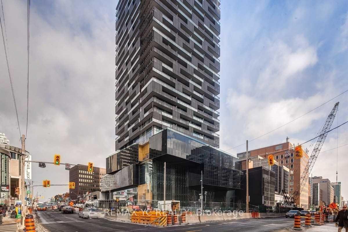 8-eglinton-avenue-e-toronto-ontario-c12713436