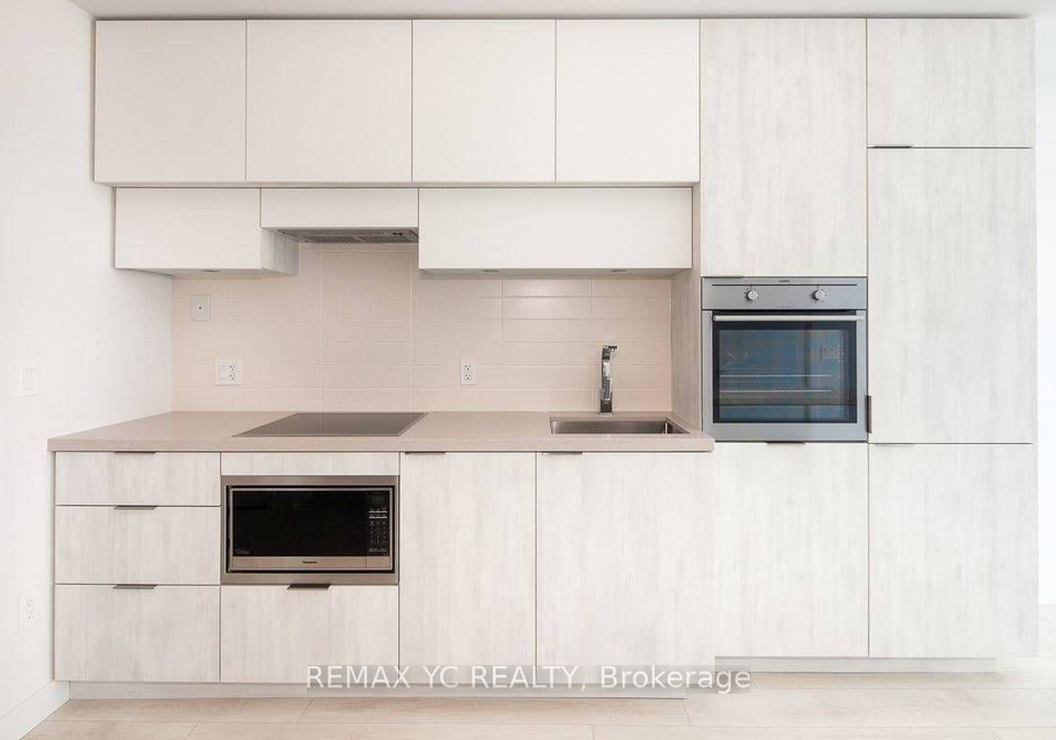 8-eglinton-avenue-e-toronto-ontario-c12713436