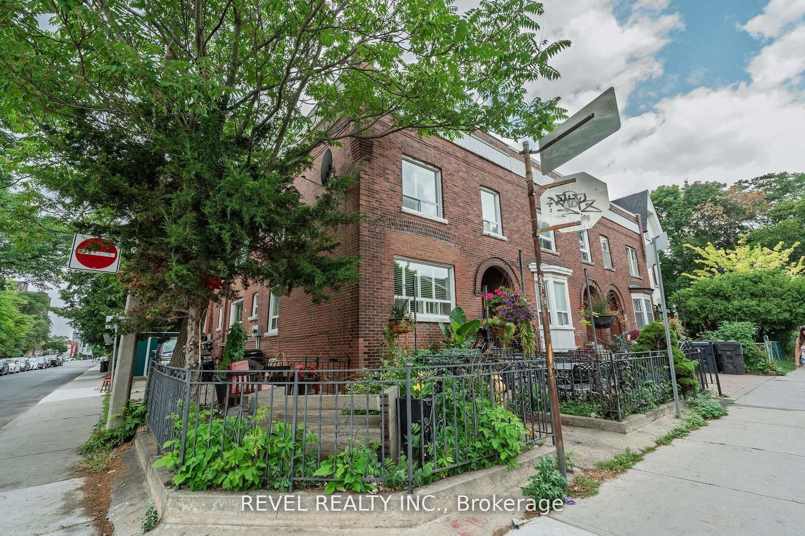 16-a-denison-bsmt-avenue-toronto-ontario-c12715050