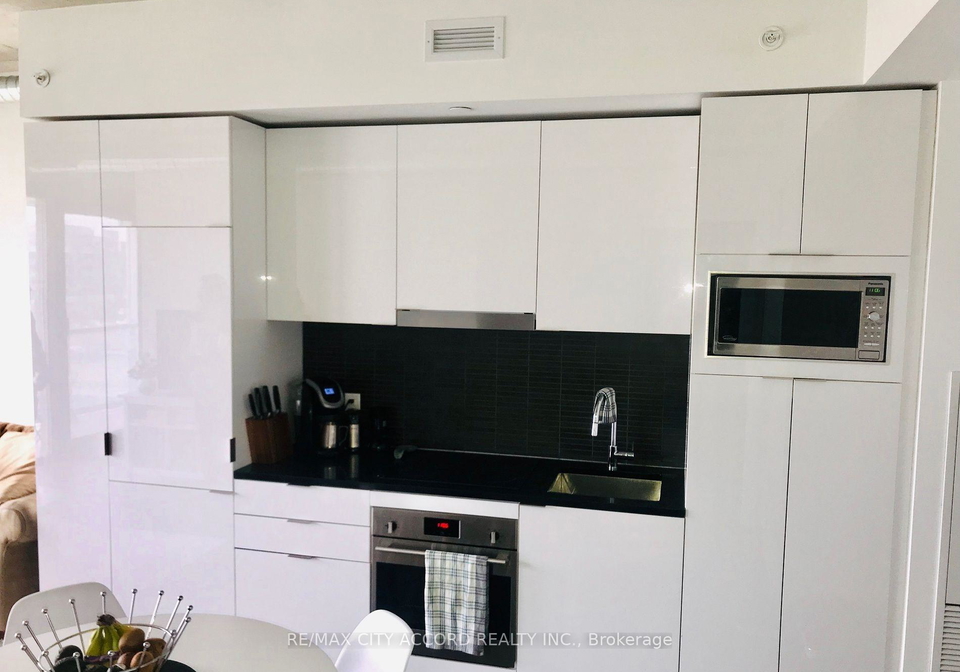 170-bayview-avenue-toronto-ontario-c12715660