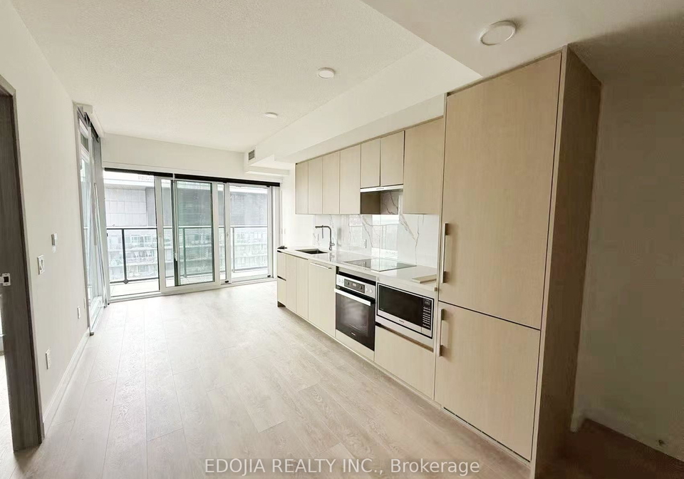 3-concord-cityplace-way-toronto-ontario-c12715890
