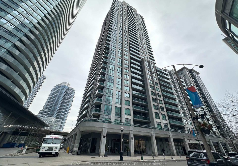 19-grand-trunk-crescent-toronto-ontario-c12717980