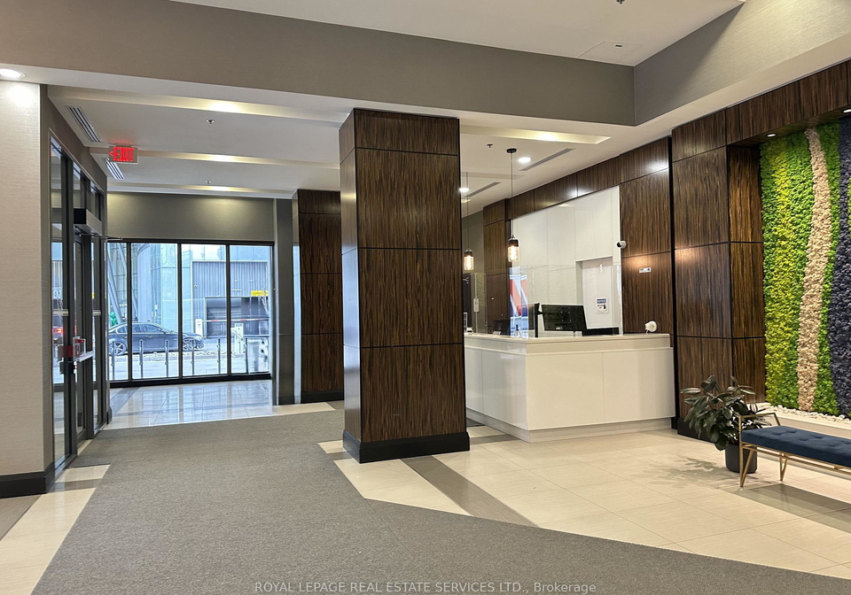 19-grand-trunk-crescent-toronto-ontario-c12717980