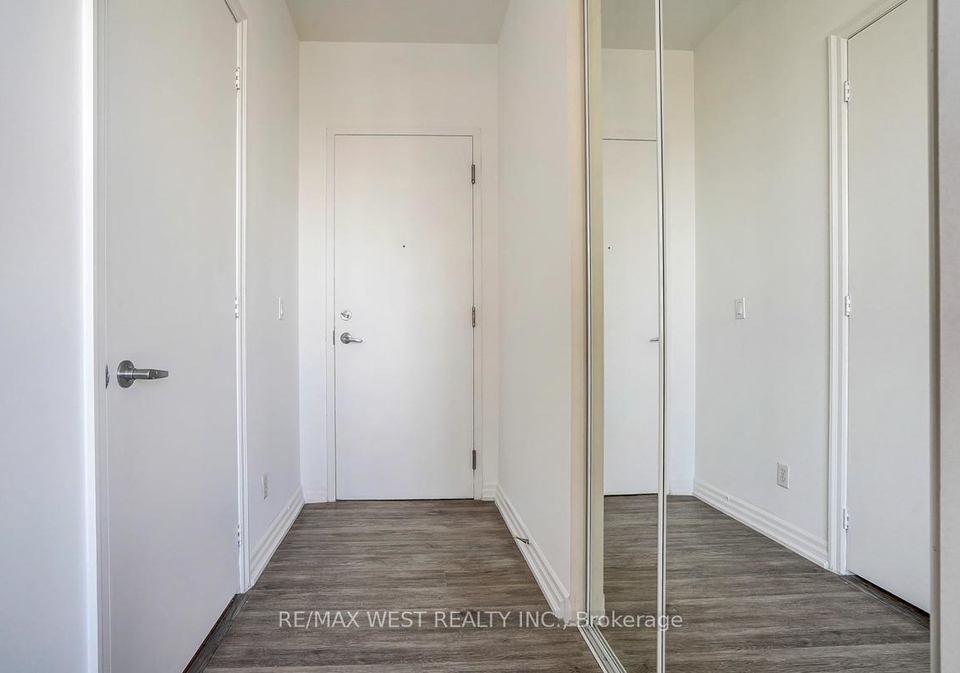797-don-mills-road-east-york-ontario-c12719254