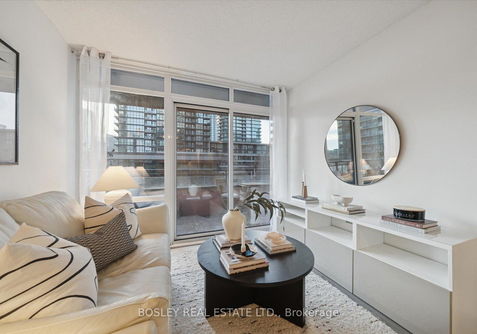 4k-spadina-avenue-toronto-ontario-c12720140