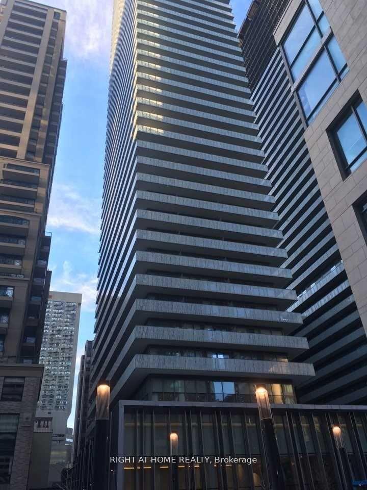 42-charles-street-e-toronto-ontario-c12723122