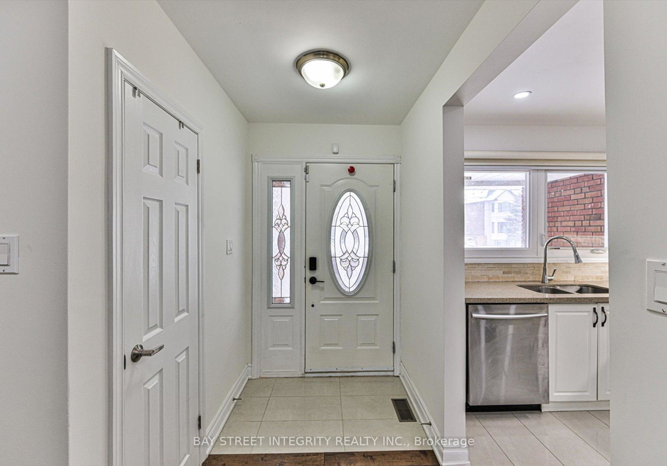 16-shaunavon-heights-crescent-north-york-ontario-c12724170