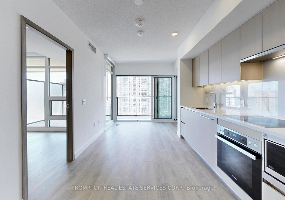 1-concord-cityplace-way-toronto-ontario-c12725034