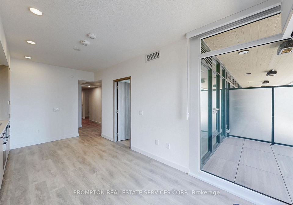 1-concord-cityplace-way-toronto-ontario-c12725034