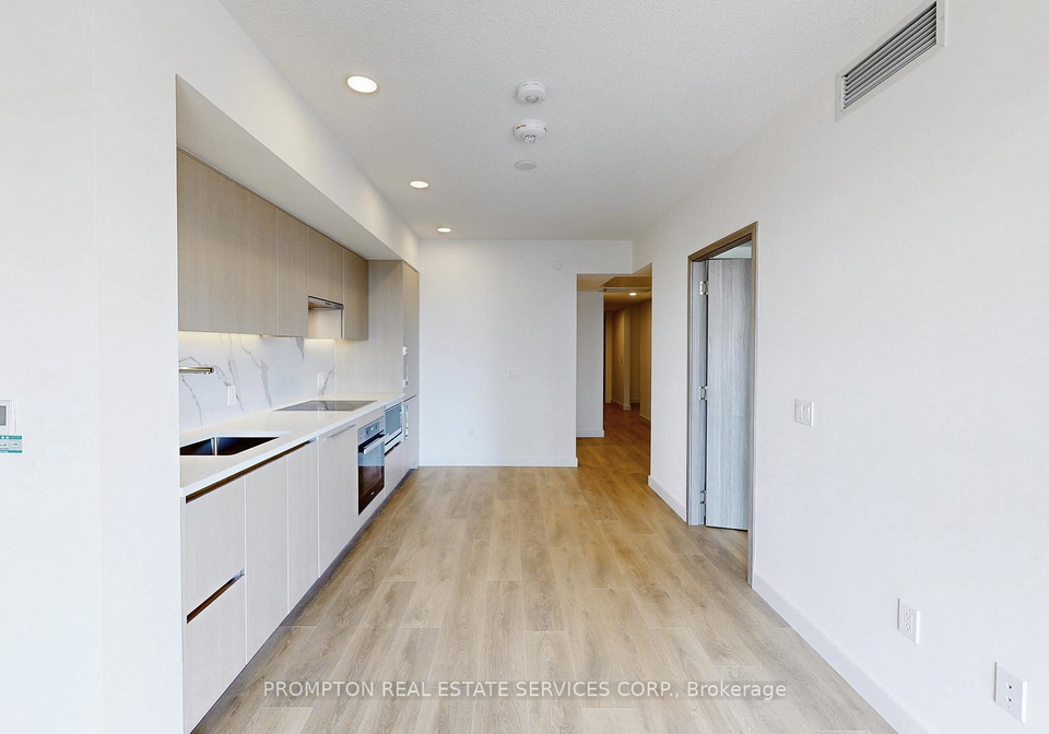 1-concord-cityplace-way-toronto-ontario-c12725034