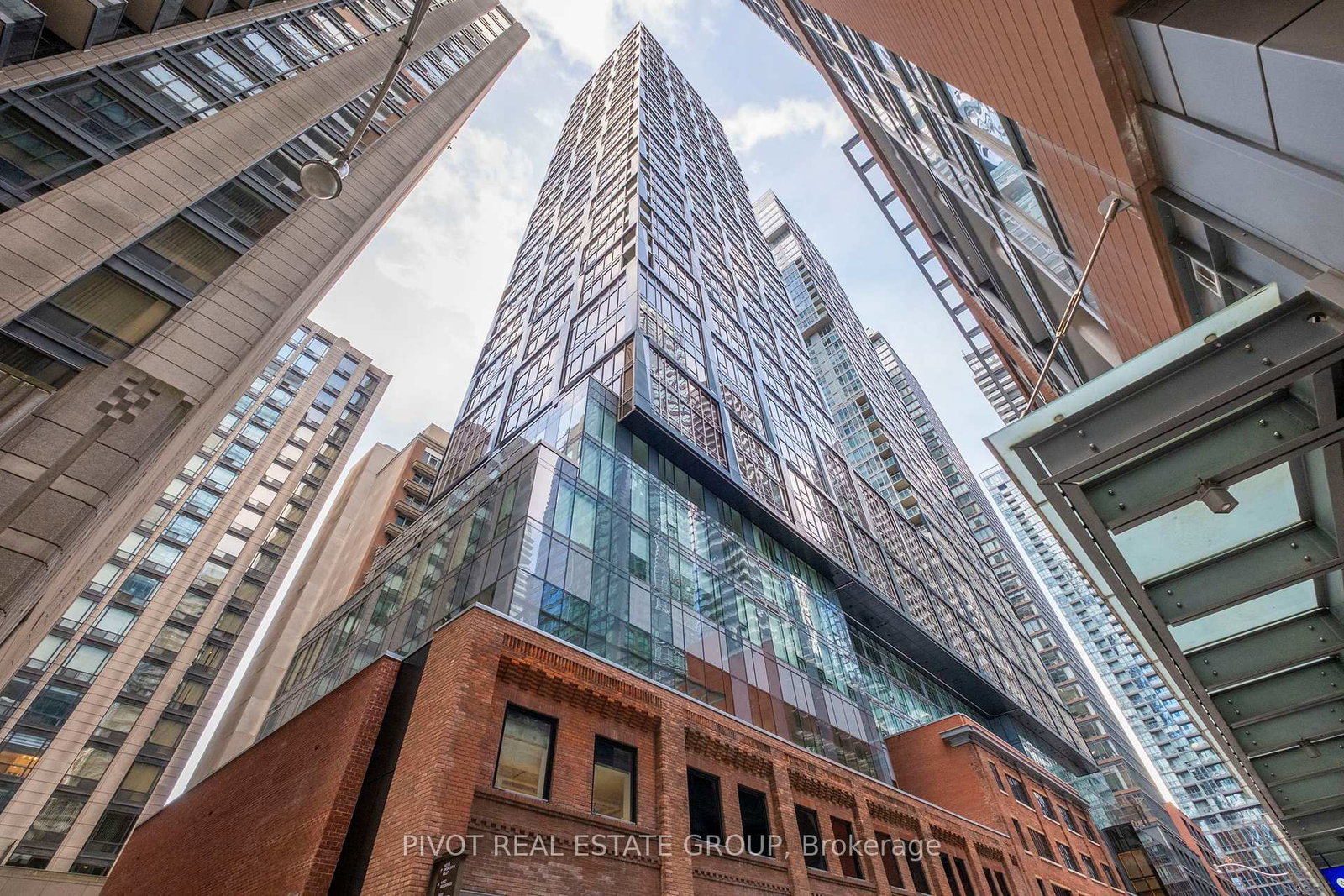 15-s-mercer-street-ne-toronto-ontario-c12726254