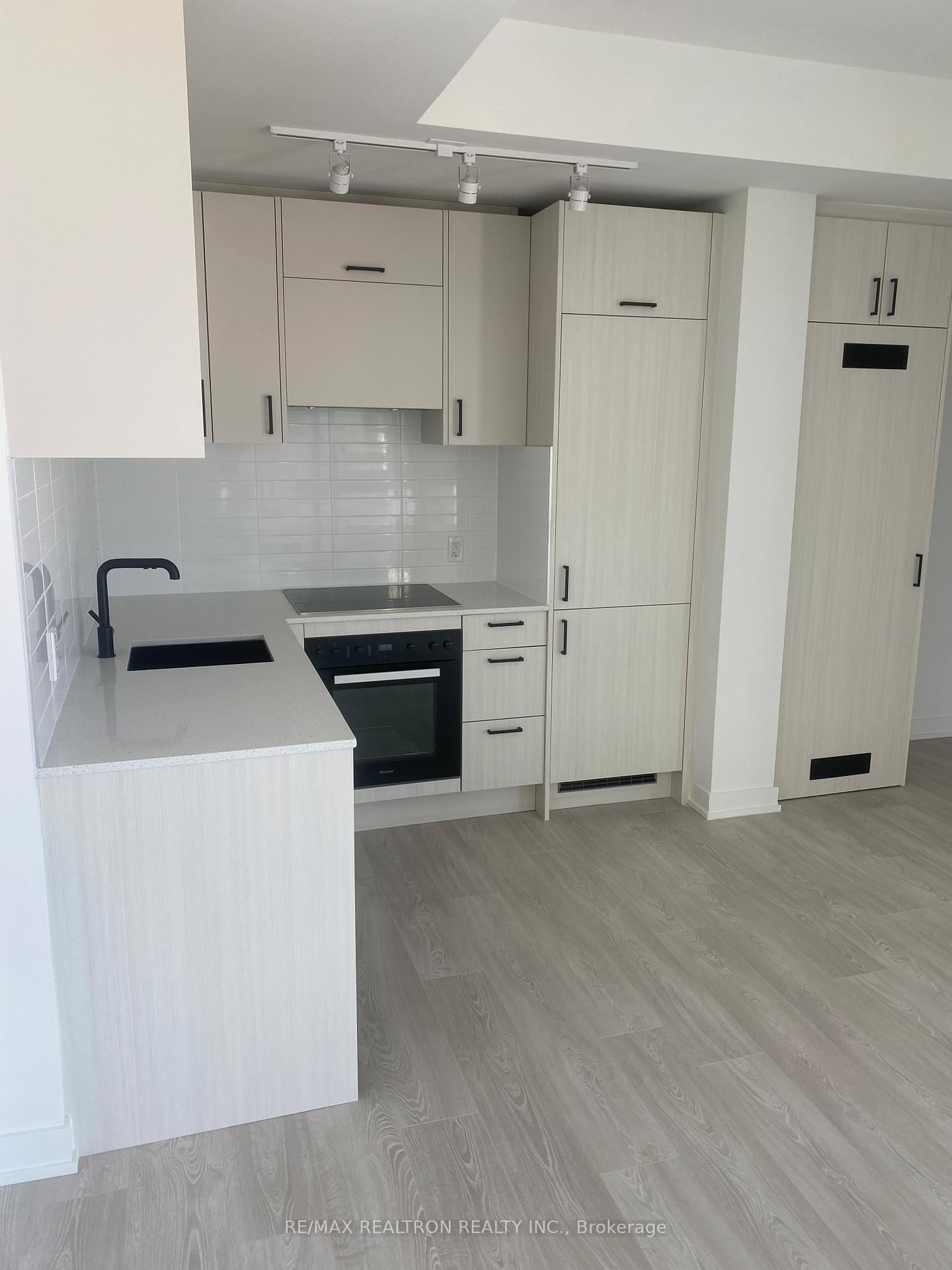 1-quarrington-lane-north-york-ontario-c12726548