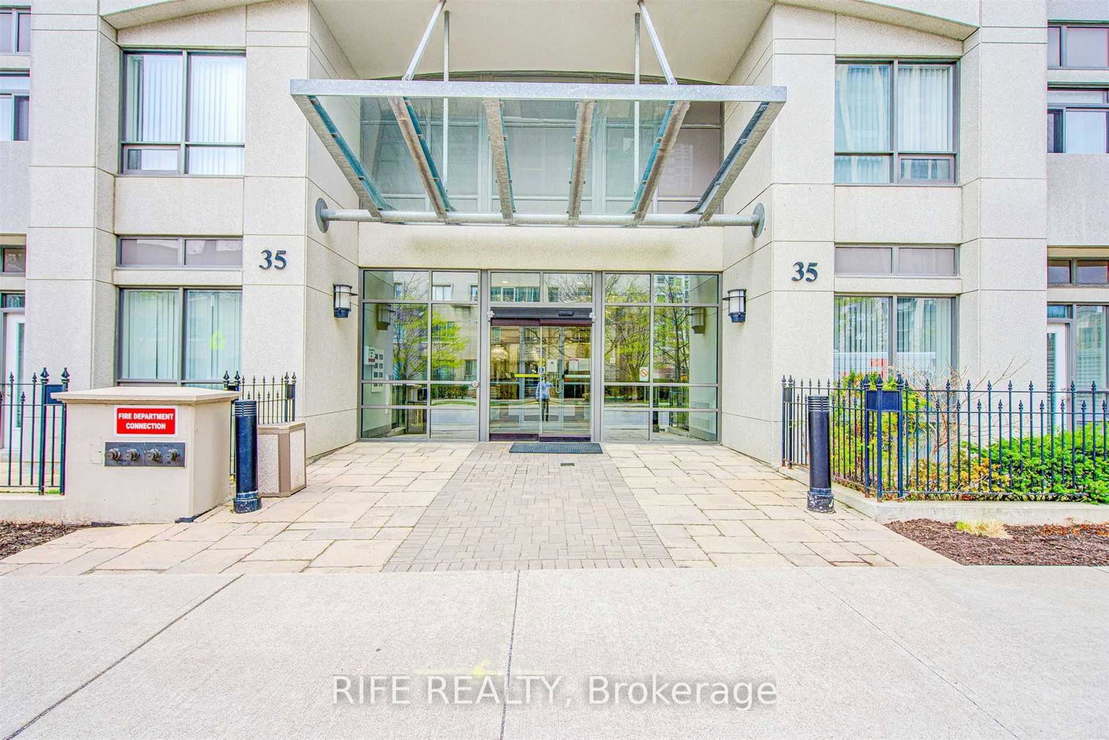 35-hollywood-avenue-north-york-ontario-c12728958