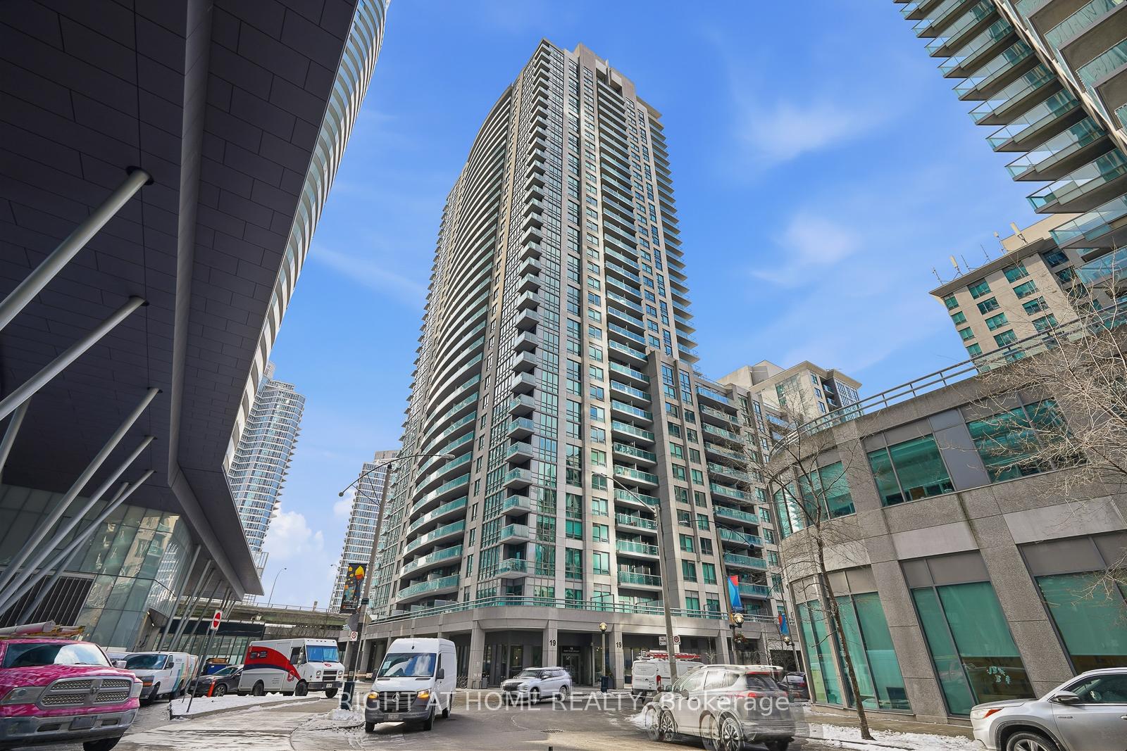19-grand-trunk-crescent-toronto-ontario-c12729176