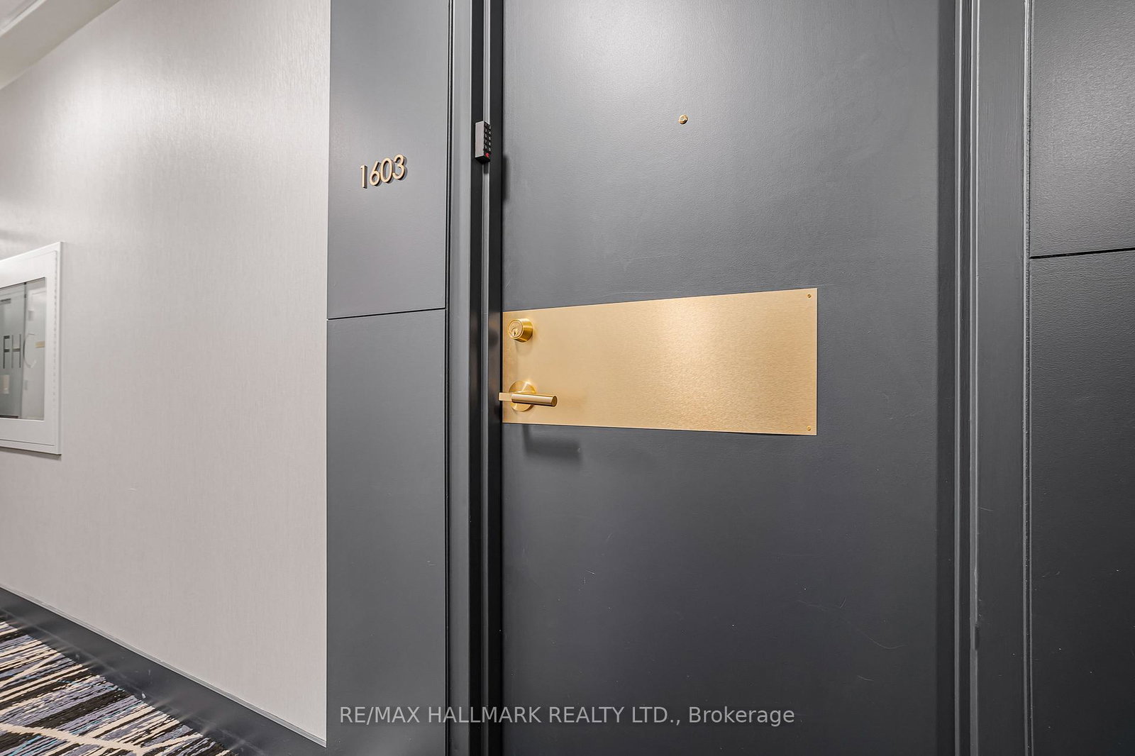 18-yonge-street-toronto-ontario-c12729566