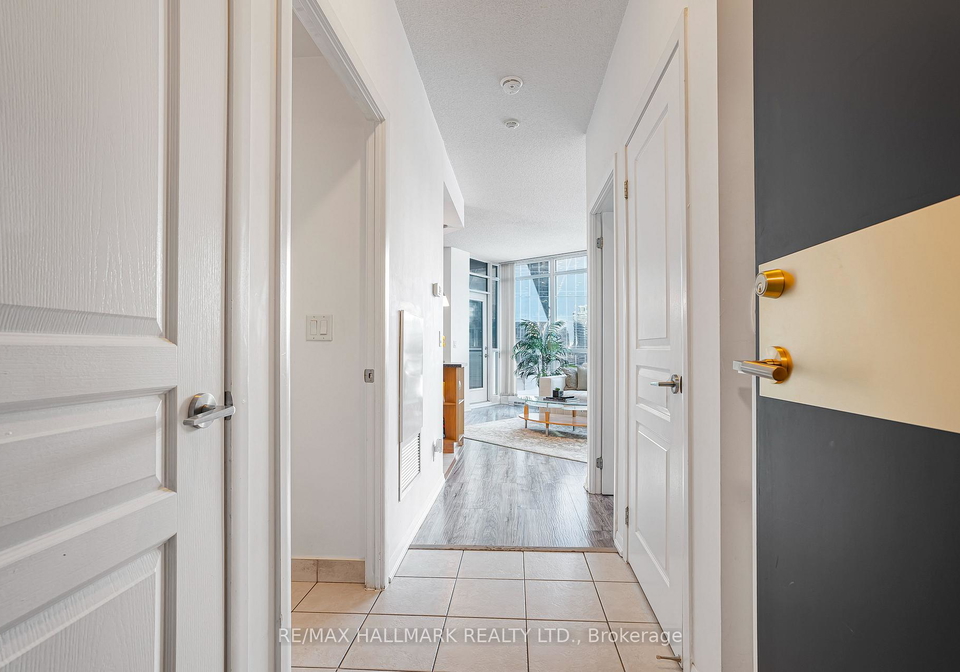 18-yonge-street-toronto-ontario-c12729566