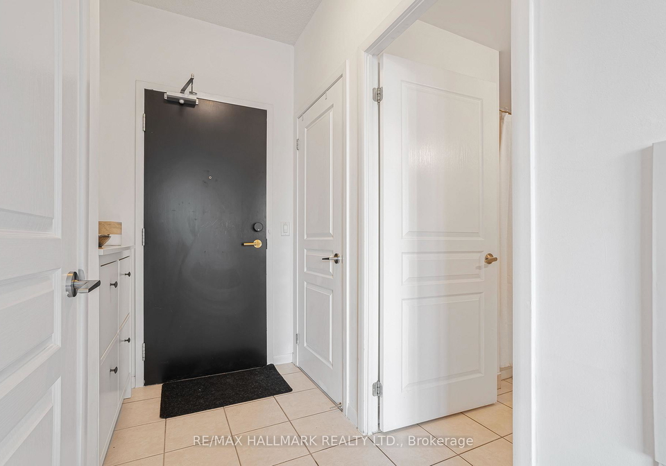18-yonge-street-toronto-ontario-c12729566