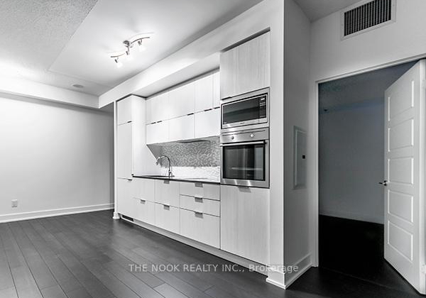 318-richmond-street-w-toronto-ontario-c12729596