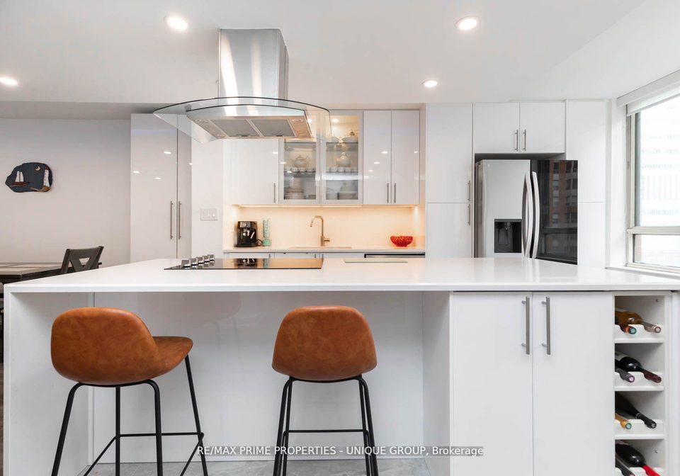 633-bay-street-toronto-ontario-c12729800