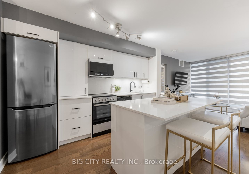320-richmond-street-toronto-ontario-c12730132