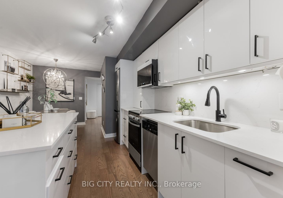 320-richmond-street-toronto-ontario-c12730132