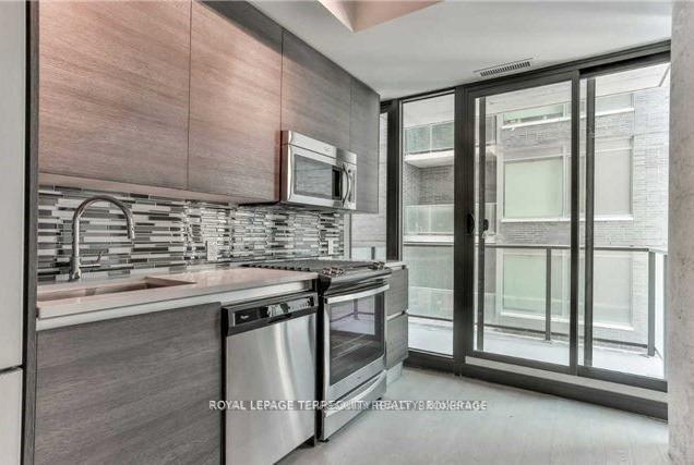 111-bathurst-street-toronto-ontario-c12730592