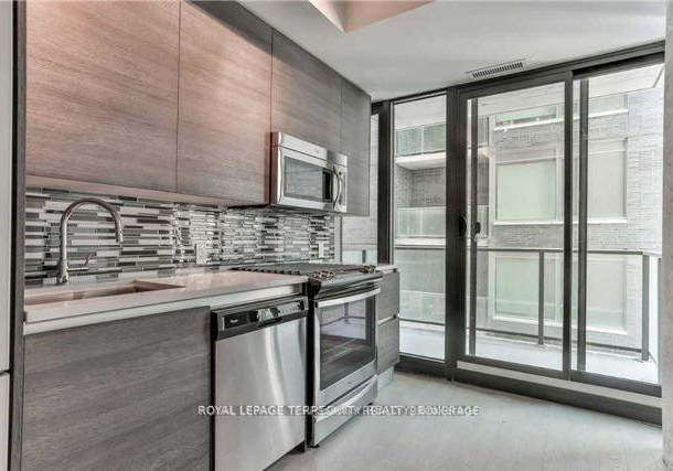 111-bathurst-street-toronto-ontario-c12730592