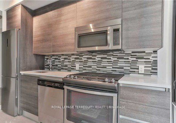 111-bathurst-street-toronto-ontario-c12730592