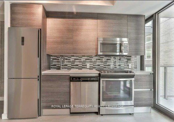 111-bathurst-street-toronto-ontario-c12730592
