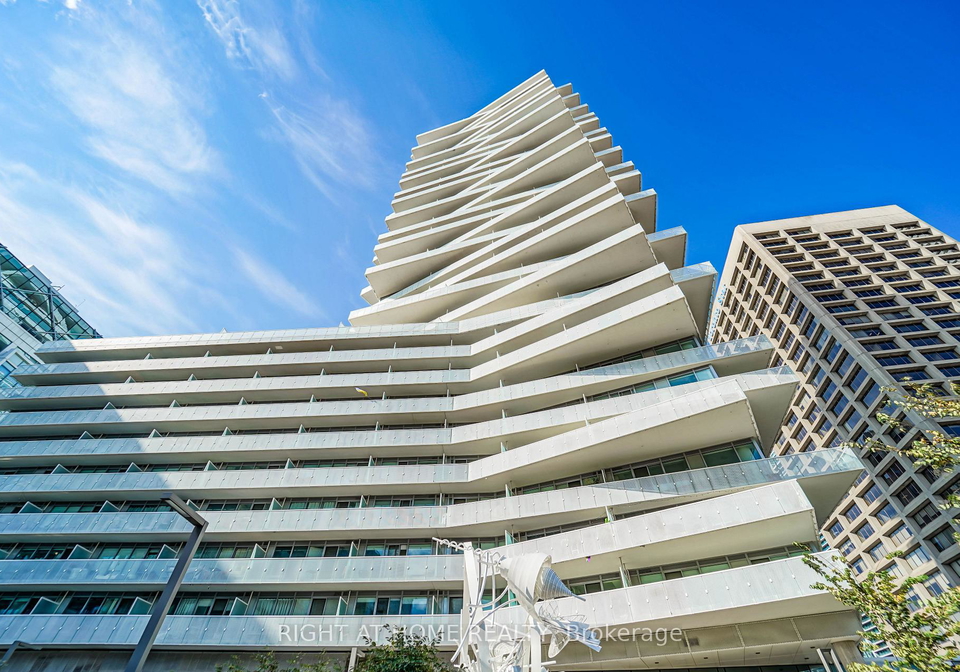 15-queens-quay-e-toronto-ontario-c12732048