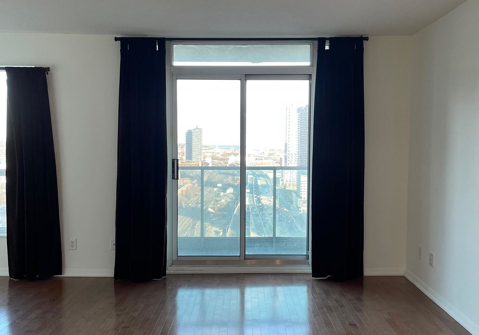 18-yonge-street-toronto-ontario-c12732868