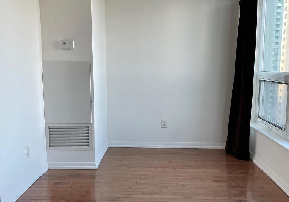 18-yonge-street-toronto-ontario-c12732868