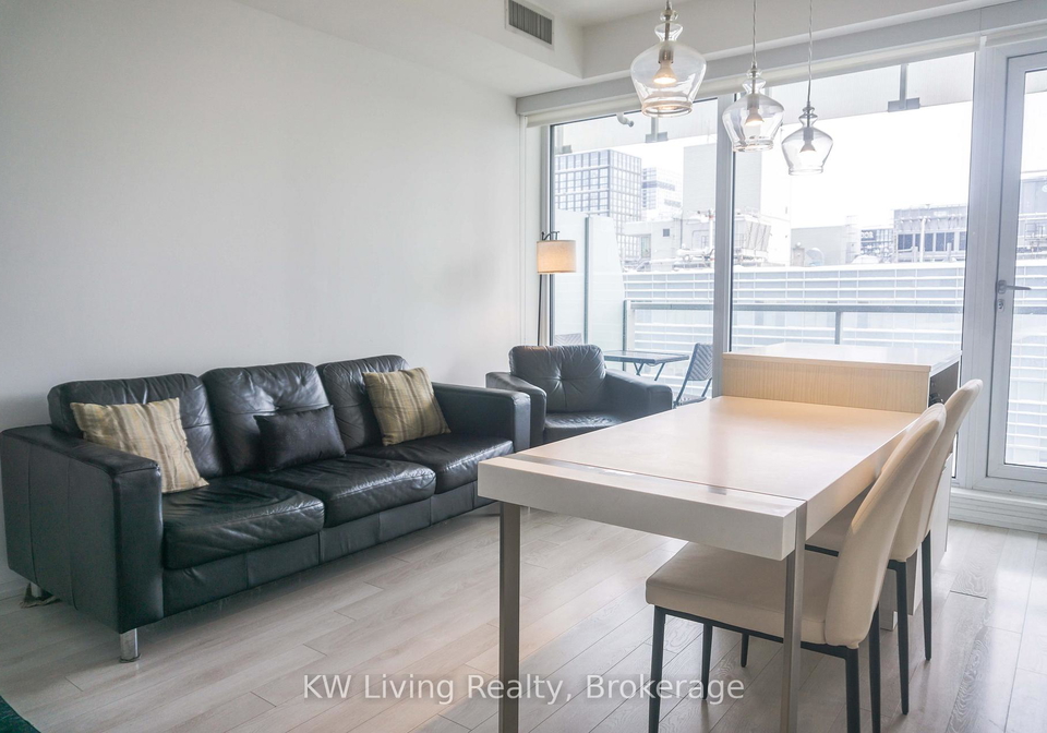 197-yonge-street-toronto-ontario-c12733718