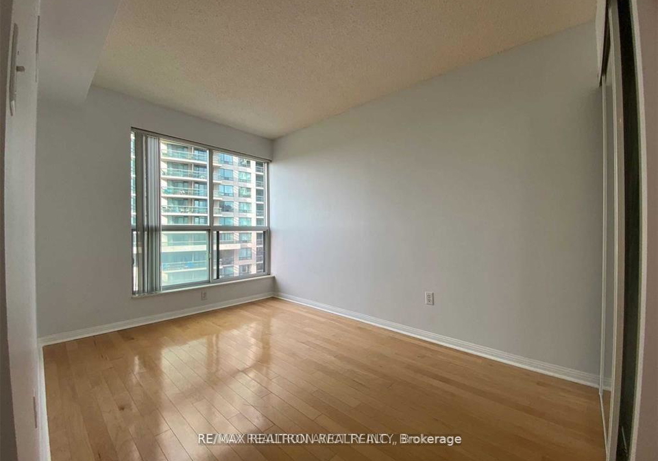 23-lorraine-drive-toronto-ontario-c12733820