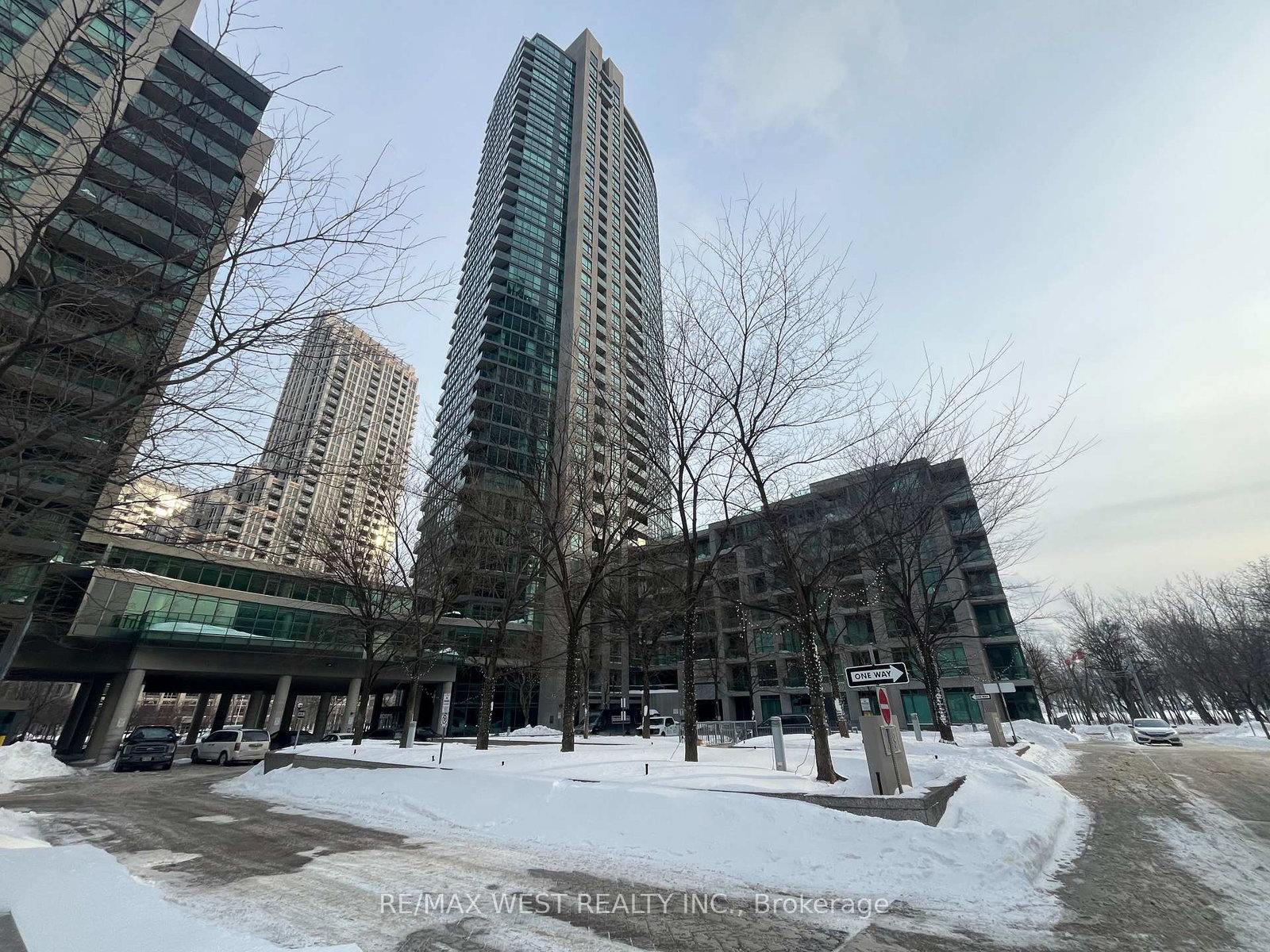 215-fort-york-boulevard-toronto-ontario-c12733850