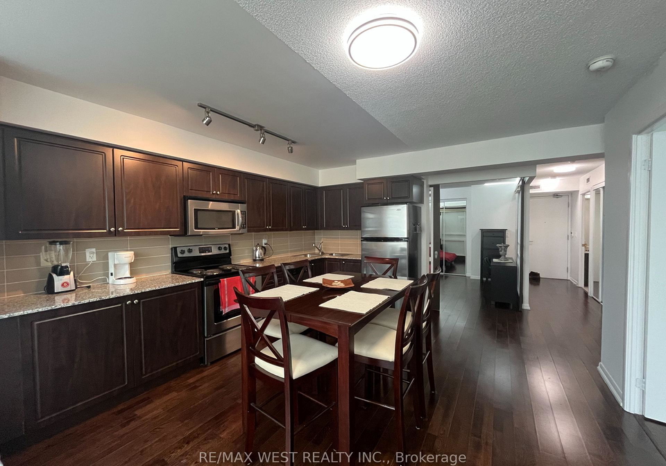215-fort-york-boulevard-toronto-ontario-c12733850
