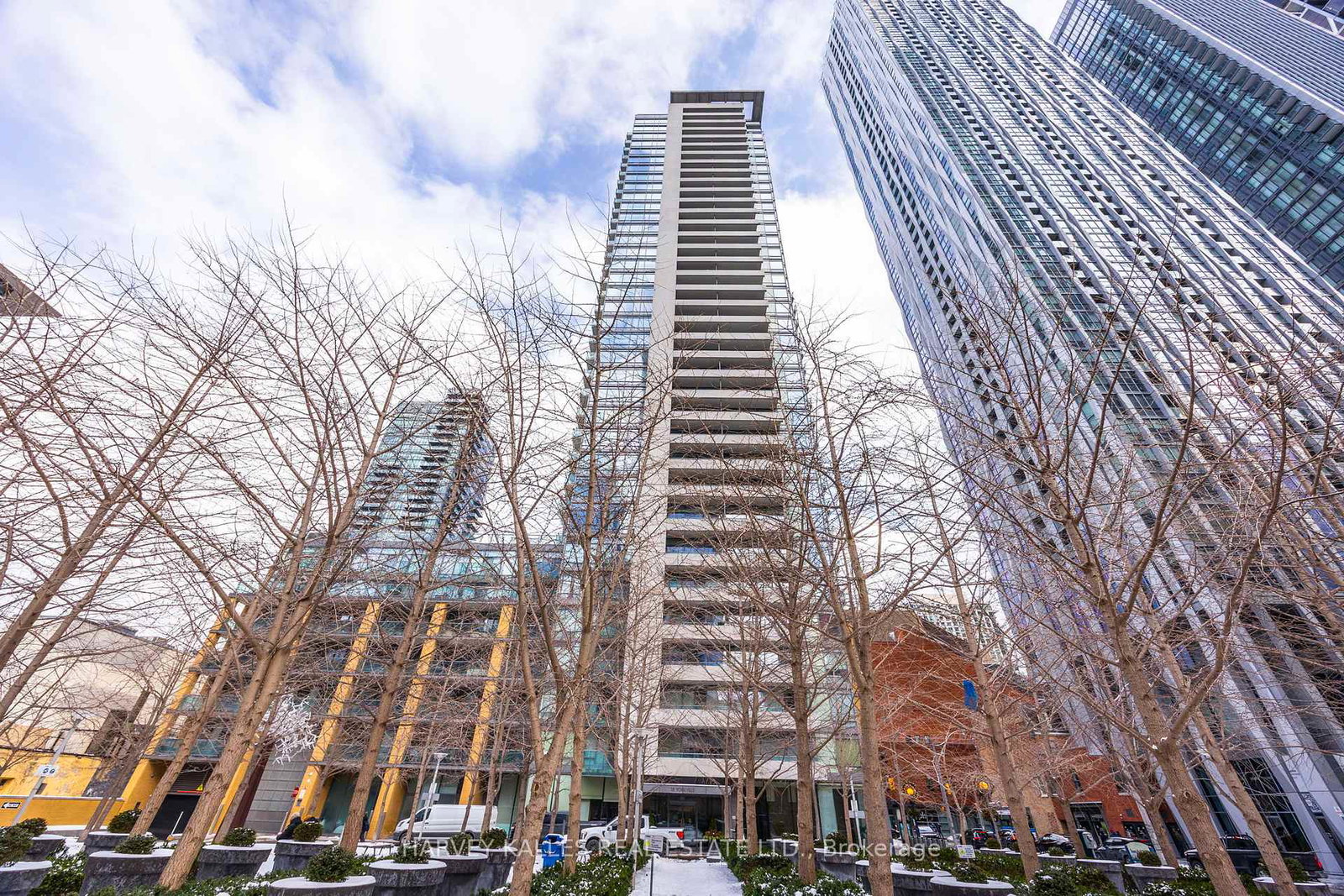 18-yorkville-avenue-toronto-ontario-c12734090