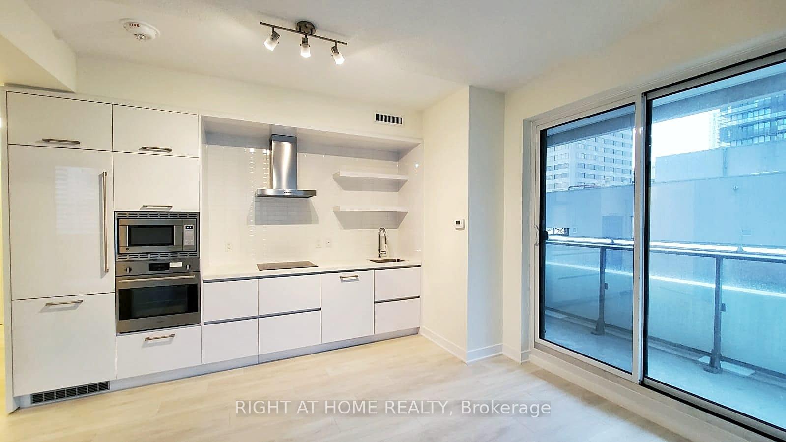 2221-yonge-street-toronto-ontario-c12734436