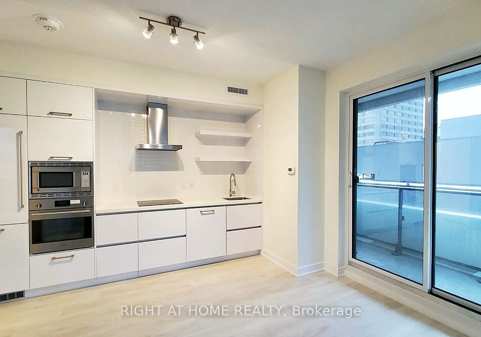 2221-yonge-street-toronto-ontario-c12734436