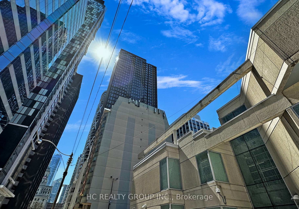 238-simcoe-street-w-toronto-ontario-c12736664