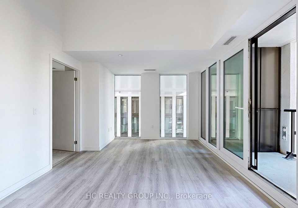 238-simcoe-street-w-toronto-ontario-c12736664