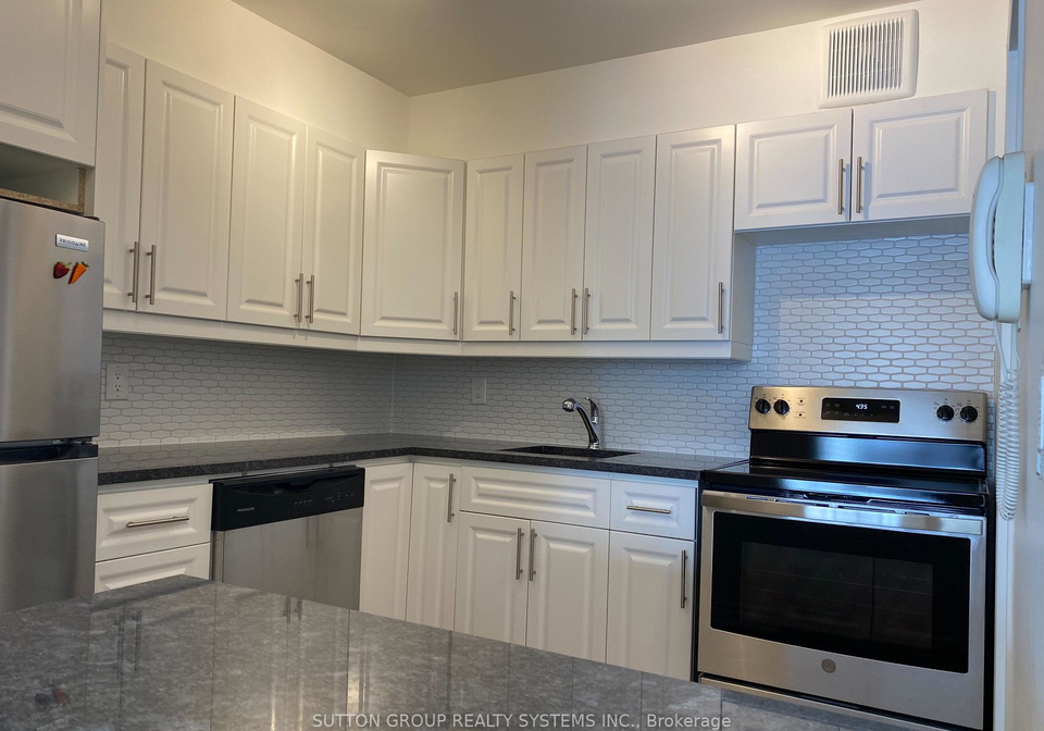 30-fashion-roseway-north-york-ontario-c12737490