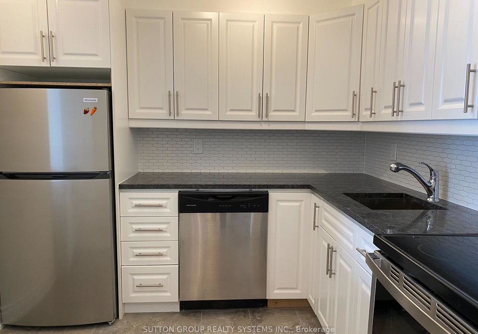 30-fashion-roseway-north-york-ontario-c12737490
