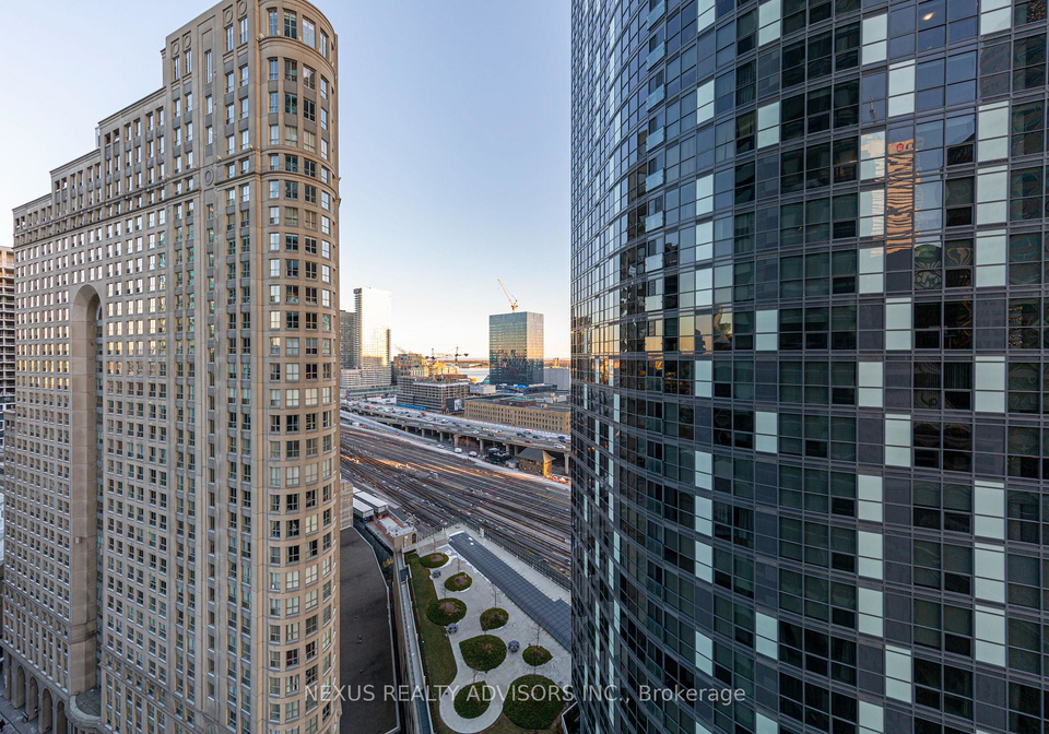8-the-esplanade-toronto-ontario-c12737788