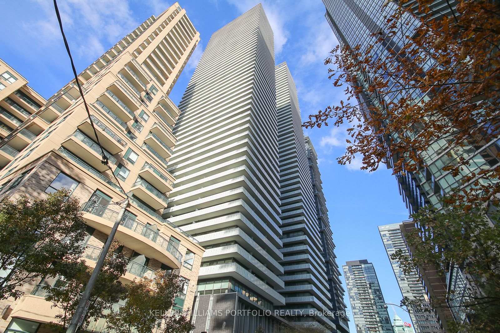 42-charles-street-e-toronto-ontario-c12738686