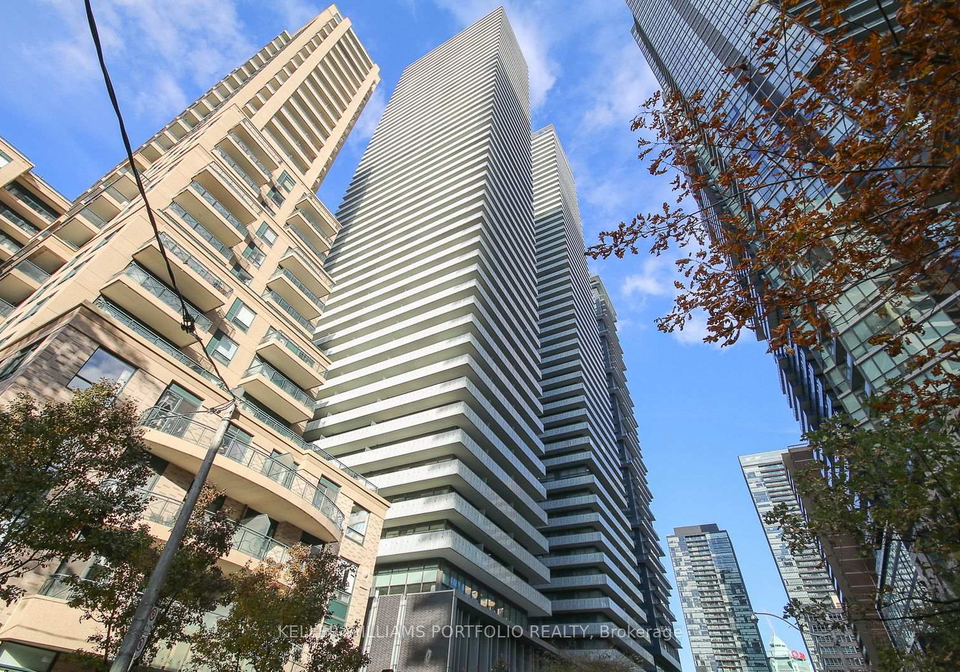 42-charles-street-e-toronto-ontario-c12738686