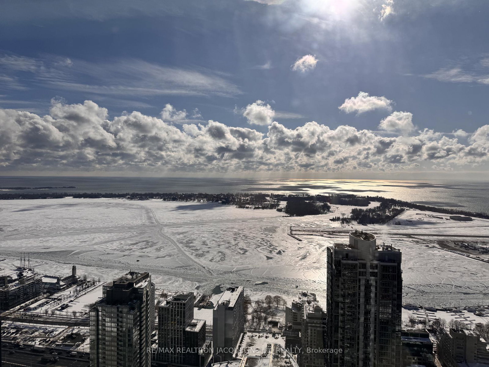 1-concord-cityplace-way-toronto-ontario-c12738752
