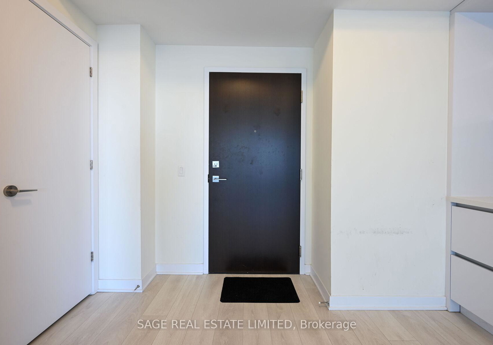 2221-yonge-street-toronto-ontario-c12738952