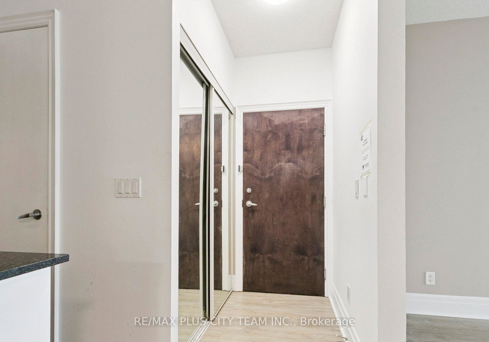16-yonge-street-toronto-ontario-c12739720